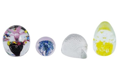 COLLECTION OF MURANO MANNER ART GLASS PAPERWEIGHTS