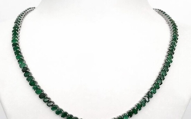 Charming 26.60ct Emeralds - 14 kt. White gold - Necklace