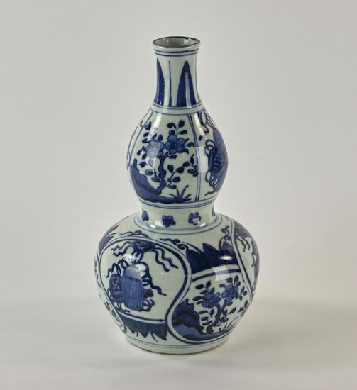 Chinese Blue and White Vase, Ming Transitional