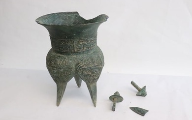 Chinese archaic style bronze vessel