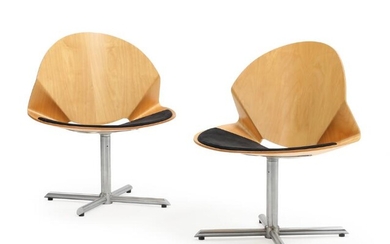 SOLD. Christina Strand: “Rex”. A pair of maple easy chairs. Model no. 10020. Manufactured by Fredericia Furniture. (2) – Bruun Rasmussen Auctioneers of Fine Art