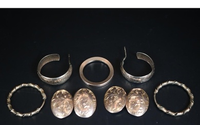 Collection of assorted 9ct Gold Jewellery inc. Earrings, Cuf...