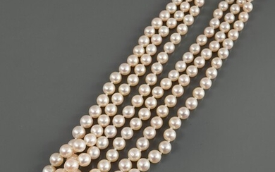 Collier formé de trois rangs de perles de culture, entre 6 et 10 mm, longueur...