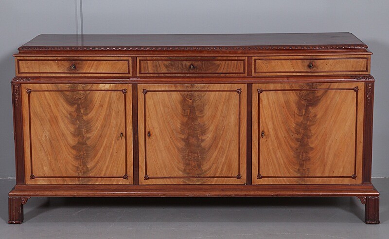 Danish cabinetmaker: Sideboard of mahogany with profiled legs, front with three doors and three drawers. H. 90 cm. W. 187 cm. D. 60 cm.