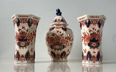 De Porceleyne Fles, Delft - J. Breedveld - Lidded vase (3) - Three-piece cabinet set - Ceramic