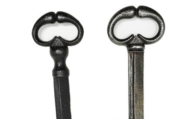 Deux clés. 13, 82 - 14, 28 cm - Lot 49 - Art Richelieu