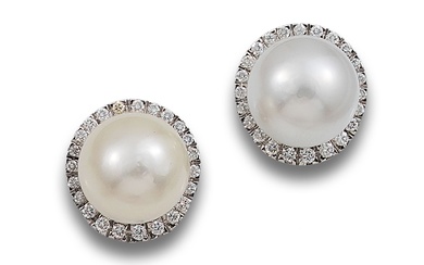 EARRINGS IN GOLD AND AUSTRALIAN PEARLS WITH DIAMONDS