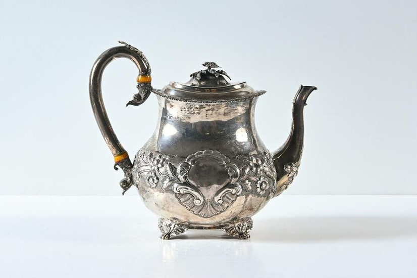ENGLISH STERLING SILVER COFFEE POT