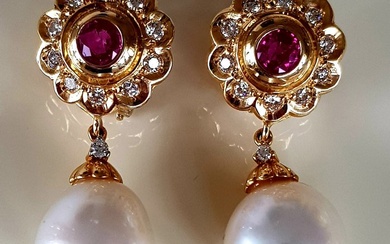 Earrings - 18 kt. Yellow gold - 9.24 tw. Ruby - Diamond