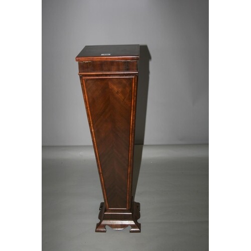 Edwardian walnut pedestal of tapering form, with lift top op...