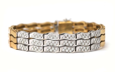 Een 18 krt. bi-colour gouden armband met diamant