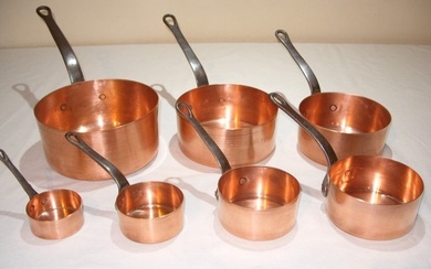 Een fraaie set van 7 Franse pannen - Pan - Solid Copper, Cast Iron