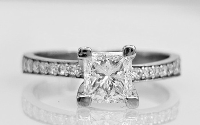Engagement ring White gold Diamond (Natural) - Diamond