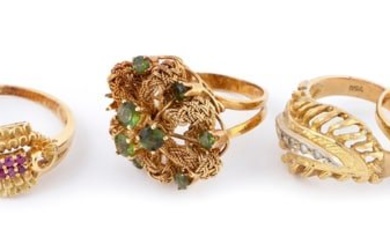 FIVE 18KT YELLOW GOLD AND GEMSTONE RINGS Approx. 20.06 total dwt.