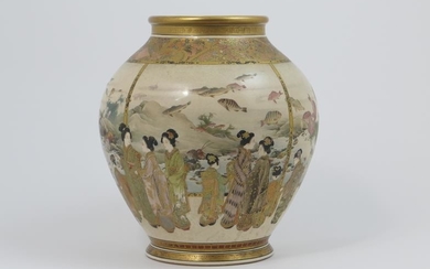 Fine Japanese Satsuma earthenware vase, Meiji (1868-1912), baluster form...
