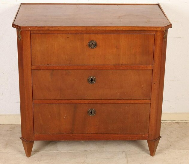 French 19th century mahogany chest of drawers with