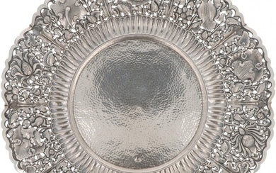 Fruit bowl silver.