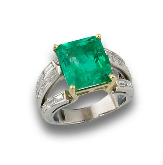 GOLD RING DIAMONDS AND EMERALD