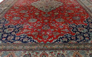 Ghoum - Carpet with Silk - 301 cm - 201 cm
