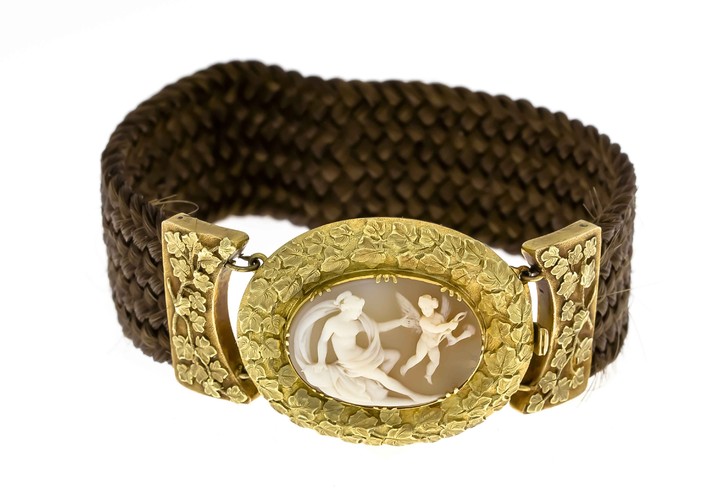 Gold Foam Bracelet 1840 Gold Back, with a finely carved