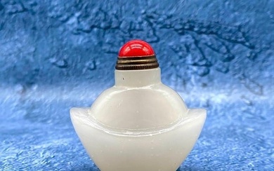 Hand-carved Chinese White Jade Snuff Bottle