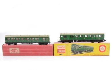 Hornby Dublo OO gauge 2250 2-rail electric motor coach brake 2nd and driving trailer.