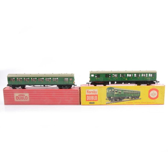 Hornby Dublo OO gauge 2250 2-rail electric motor coach brake 2nd and driving trailer.