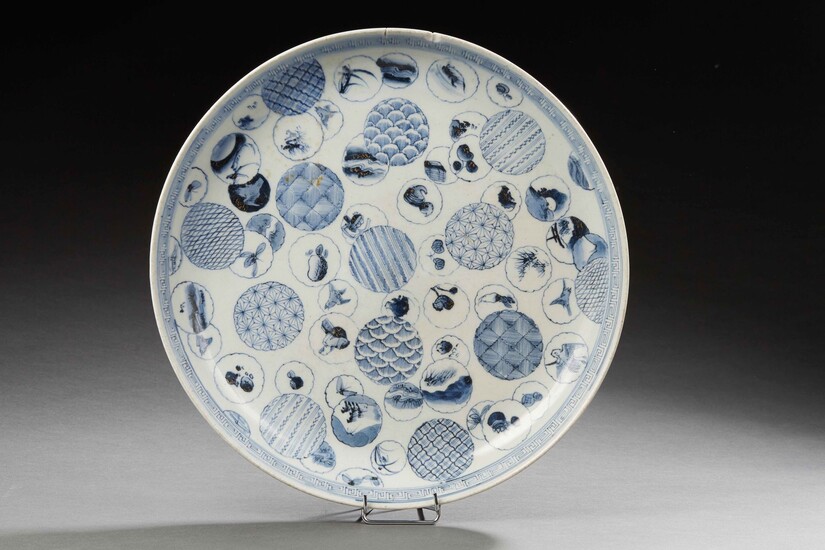 JAPON - XXe siècle Plat en porcelaine... - Lot 49 - Delon - Hoebanx