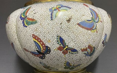 Jardinière - Bronze, Cloisonne enamel - Butterflies on a million swatikas with ruyi heads - China - 19th century
