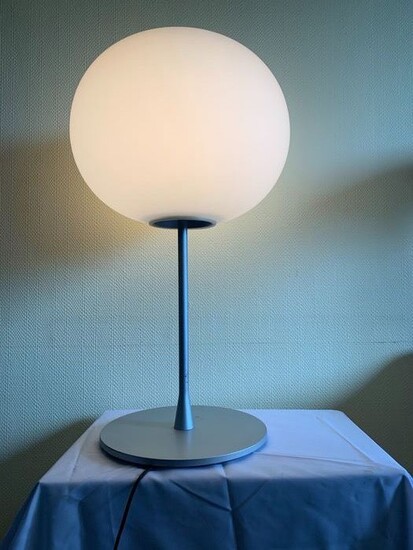Jasper Morrison - Table lamp with dimmer - glo ball T2 at auction | LOT-ART