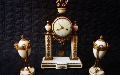 Jean Louis Rouvière active 1781-1806 - Rare Louis XVI Mantel Clock & Cassolettes signed Rouvière a Paris (3) - Louis XV - Bronze, Ormolu, Carrara Marble - circa 1780