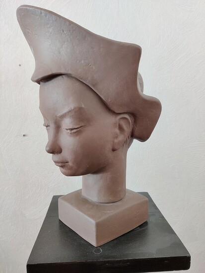 SOLD. Johannes Hedegaard: Woman's bust of earthenware. Stamp signed Johannes Hedegaard. Made and stamped by Aluminia. H. 32.5 cm. – Bruun Rasmussen Auctioneers of Fine Art