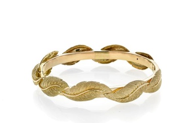 Leaves rigid bracelet in yellow gold