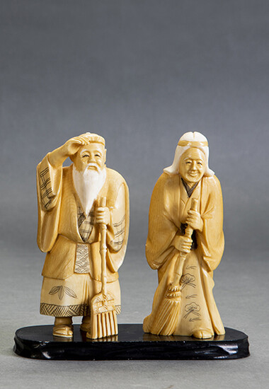 Lot of two figures in carved ivory and polychrome, China, early 20th century. On a wooden base. Height: 14 cm. Exit: 180uros. (29.949 Ptas.)