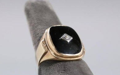 Men's 10 K Yellow Gold Ring, Black Onyx, Diamond Center