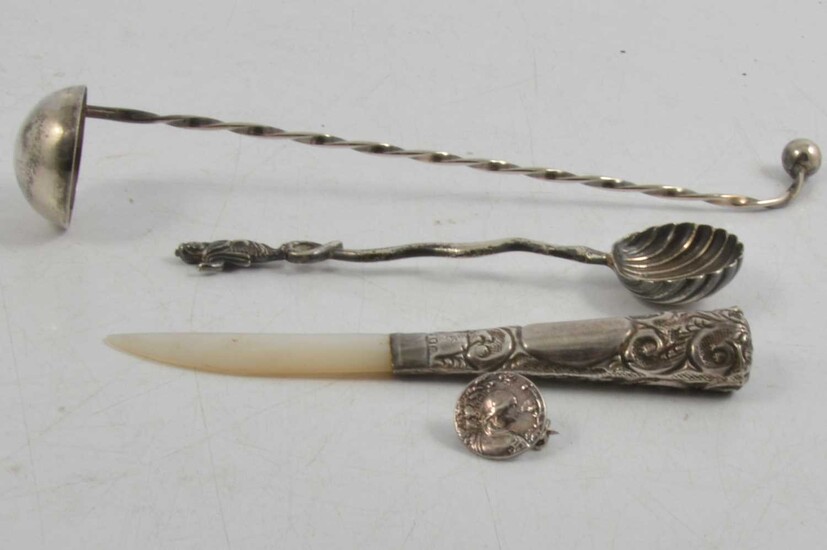 Mother-of pearl letter opener with silver handle, London 1916, a silver brooch and two white metal spoons.