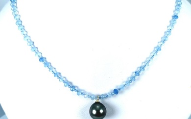 No Reserve Price - Tahitian pearl drop Ø 11,8x12,6 mm - Aquamarines - Necklace with pendant - 18 kt. Yellow gold Pearl - Aquamarine