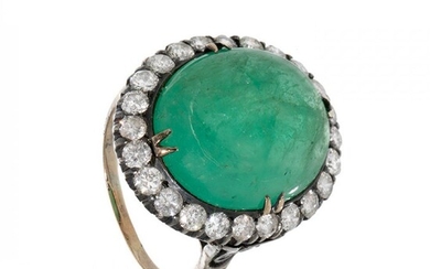 Oval emerald and brilliant ring in 18kt yellow gold with silver settings.
