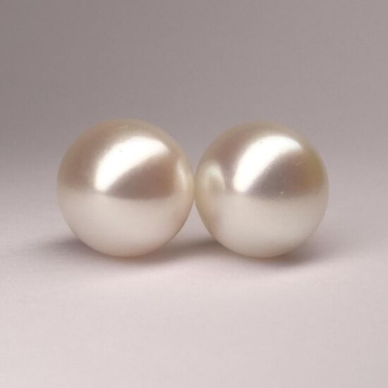 Pair of 18k yellow gold and white Akoya cultured pearls...