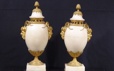 Pair of Cassolettes with mascarons depicting Bacchus (2) - Bronze (gilt), Marble - 19th century