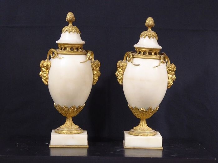 Pair of Cassolettes with mascarons depicting Bacchus (2) - Bronze (gilt), Marble - 19th century