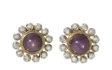 Pair of earrings in yellow gold and rubies. S.XIX. Star ruby rosette model, with diamond border.