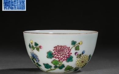 QING QIANLONG PERIOD FAMILLE ROSE FLOWER PATTERN CUP
