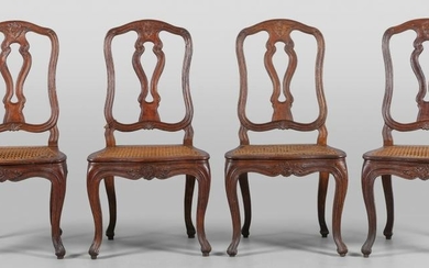 Quattro sedie Luigi XV in noce, schienale a