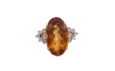 RING in 750 thousandths yellow gold, adorned with an oval-shaped citrine set with 22 brilliant-cut diamonds. Gross weight: 9.80 g TDD: 58 A citrine and diamonds yellow gold ring
