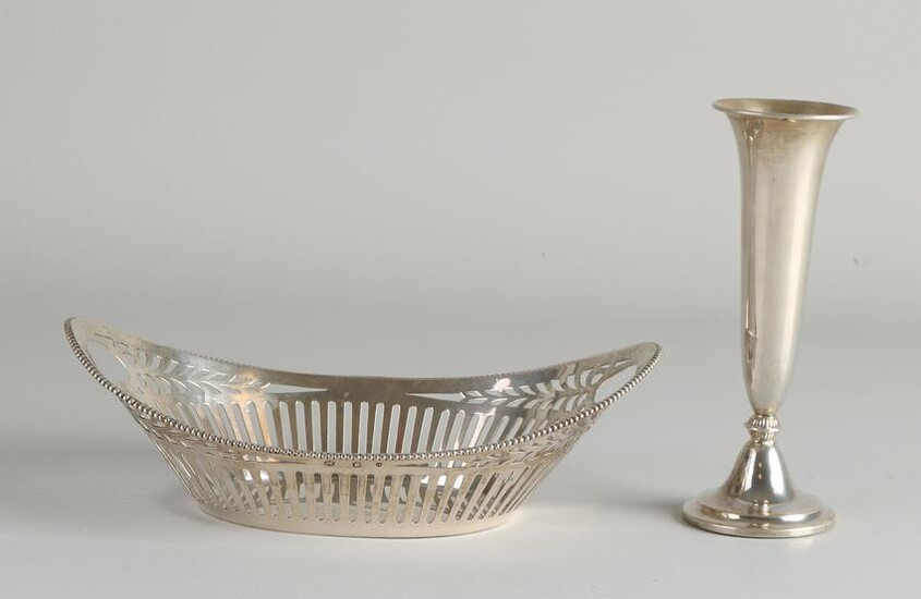 Silver bonbon basket and a vase, 833/000. Silver