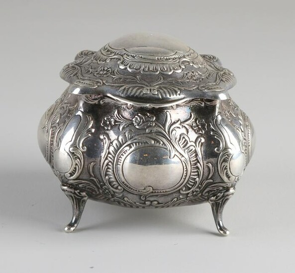 Silver box with lid, 830/000, contoured square model