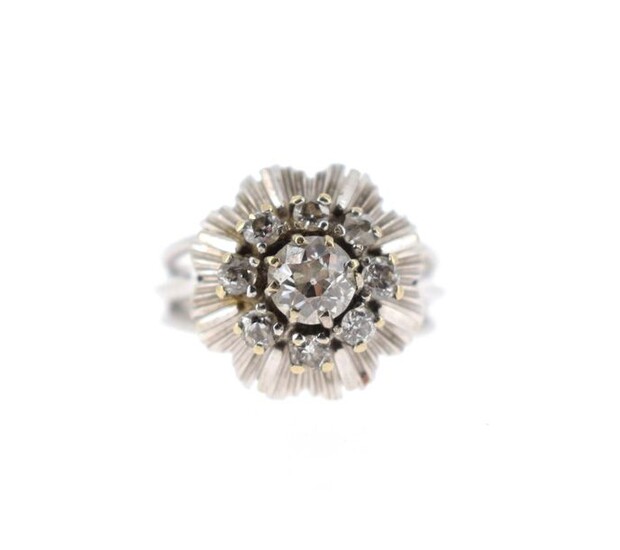 Skirt ring in 18 K (750 °/°°) white gold set with old cut diamonds (accidents) Gross
