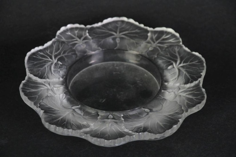 Small Lalique Dish with Leaf Form Rim (Dia14cm)