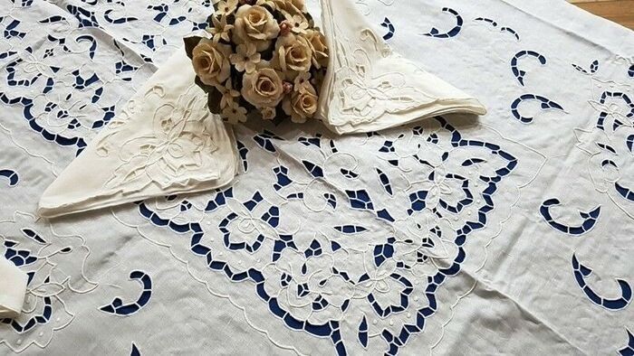 Spectacular !! pure linen tablecloth x 12 with hand embroidery - Linen - 21st century